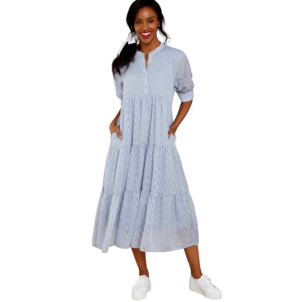 Aura light blue tiered maxi dress Size M